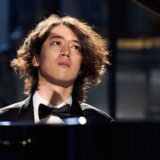 角野隼斗の年収はいくら？YouTube収益やコンサート収入の内訳を徹底解説