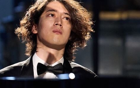 角野隼斗の年収はいくら？YouTube収益やコンサート収入の内訳を徹底解説