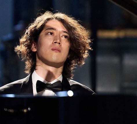 角野隼斗の年収はいくら？YouTube収益やコンサート収入の内訳を徹底解説