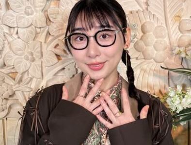 ハシヤスメアツコのメガネなし素顔まとめ！昔の画像やなぜメガネなのか解説